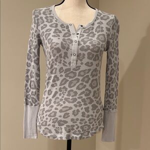 Splendid Gray Leopard Print Long Sleeve Thermal Top Size Small